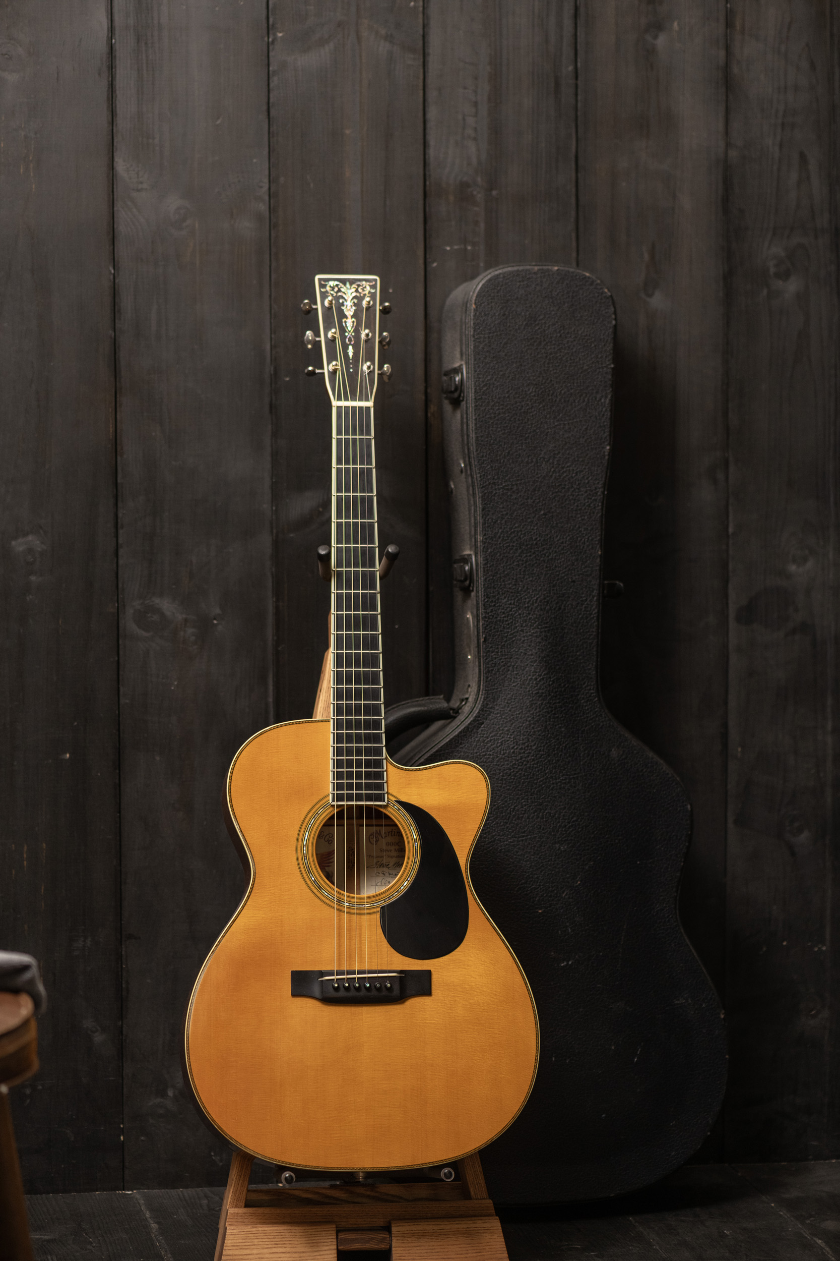 Instrument Available at GuitarTex in San Antonio, Texas | www.guitartex.com | 210-822-1595